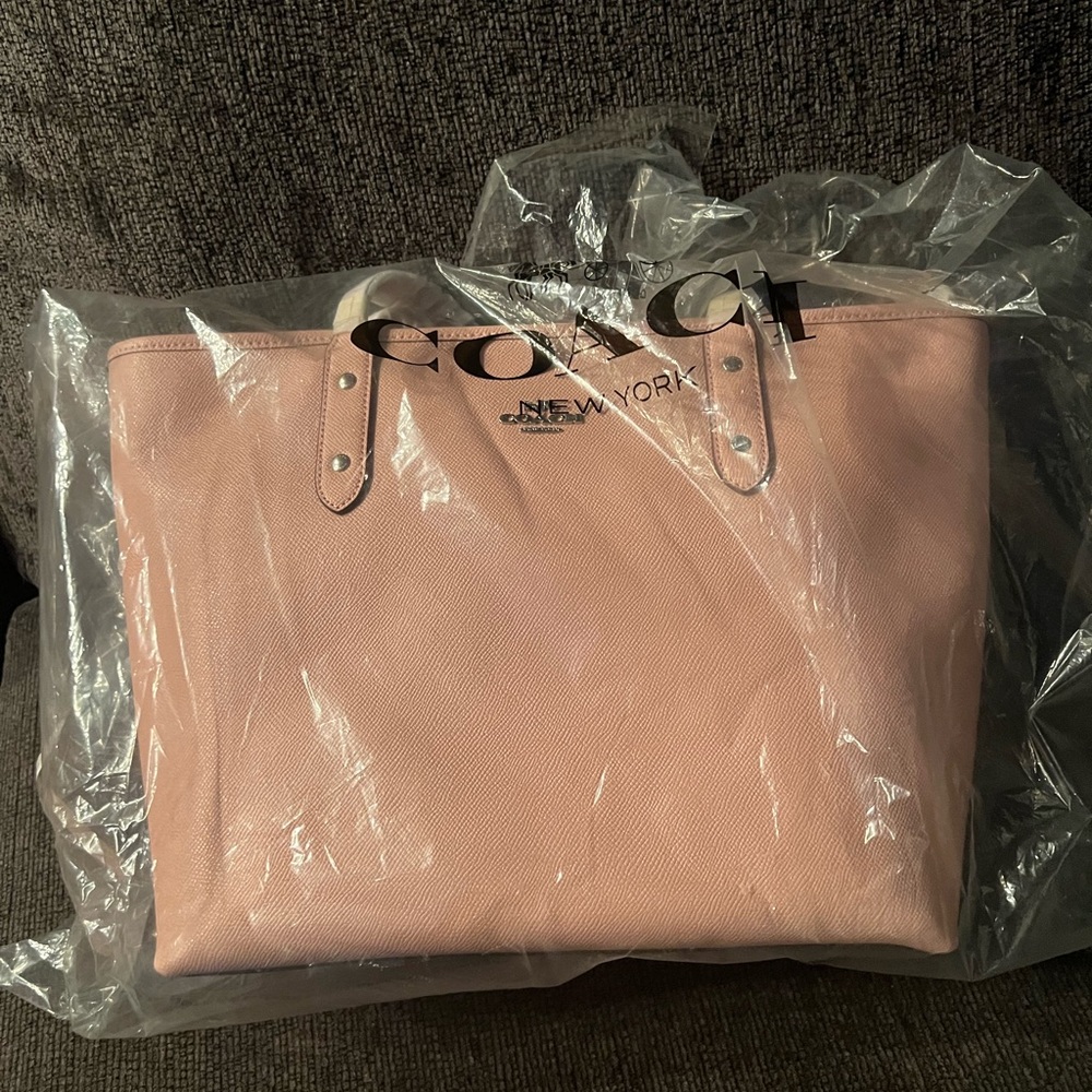 NEW NEVER USED COACH BAG